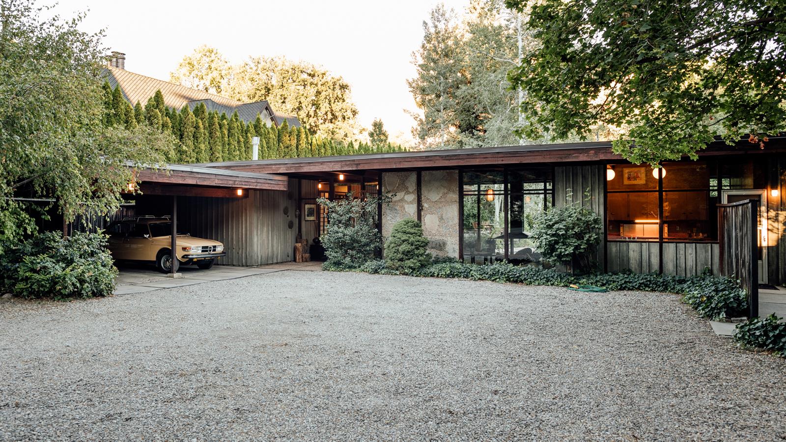 Cottonwood Lane Hand of Mod